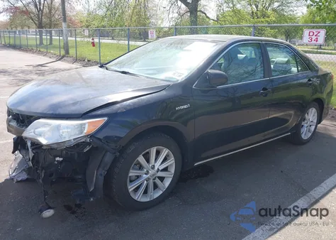 2013 Toyota Camry Hybrid Xle z USA, uszkodzony, nr VIN 4T1BD1FK4DU094955